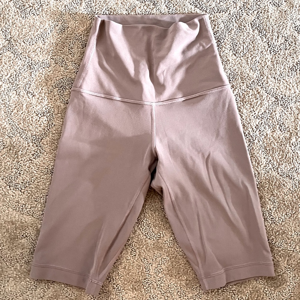 Lululemon Align Super-High Rise, 10" Length Shorts Size 2 - Picture 5 of 5